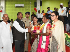 शिक्षक दिवस पर बलरामपुर में जिला स्तरीय समारोह- 21 उत्कृष्ट शिक्षक ज्ञानदीप और शिक्षादूत पुरस्कार से सम्मानित, शिक्षक केवल पाठ्यक्रम पूरा कराने वाला नहीं, बल्कि पीढ़ी का निर्माता- मंत्री रामविचार नेताम…..