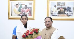 एशियन गेम्स की स्वर्ण पदक विजेता टीम की संजू देवी को मुख्यमंत्री विष्णु देव साय ने 51 लाख रुपए की प्रोत्साहन राशि देने की घोषणा की…..