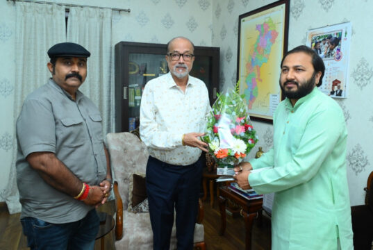 राज्यपाल रमेन डेका से महाराजा कमल चंद्र भंज देव ने की भेंट, बस्तर दशहरा के प्रमुख आयोजनों में शामिल होने राज्यपाल को दिया आमंत्रण…..