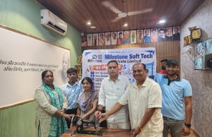 माईलस्टोन फाउंडेशन देवपुरी रायपुर के CSR योजना के तहत जोन -10 अध्यक्ष श्री मेघानी द्वारा सिलाई मशीन दिया गया