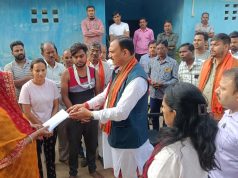 बस हादसे में मृत यात्रियों के घर-घर पहुंचे स्वास्थ्य मंत्री श्याम बिहारी जायसवाल, पुष्प अर्पित कर दी श्रद्धांजलि….